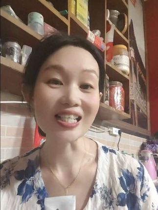 圈子真的会悄悄塑造一个人,和积极的人同行,你很难一直消沉;常和格局大的人聊天,自己也会慢慢跳出琐碎的计较。 就像如果你身边都是坚持运动的朋友,大概率也会跟着动起来;要是周围人总爱抱怨,自己不知不觉也会变得负能量。所以呀,主动靠近那些能让你变得更好的人,生活真的会跟着亮起来~ 你身边有没有那种一相处就觉得“哇,跟着TA状态都变好了”的朋友呀? #自用好物分享