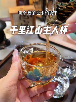 终于找到了一款适合国风观山杯了,国风水墨画的设,计,真的太帅了!而且它还是陶瓷材质的,用来喝茶,喝酒都特别合适,喜欢的朋友赶紧入手吧!#杯子 #杯,子控#玻璃杯 #主人杯 #茶器之美