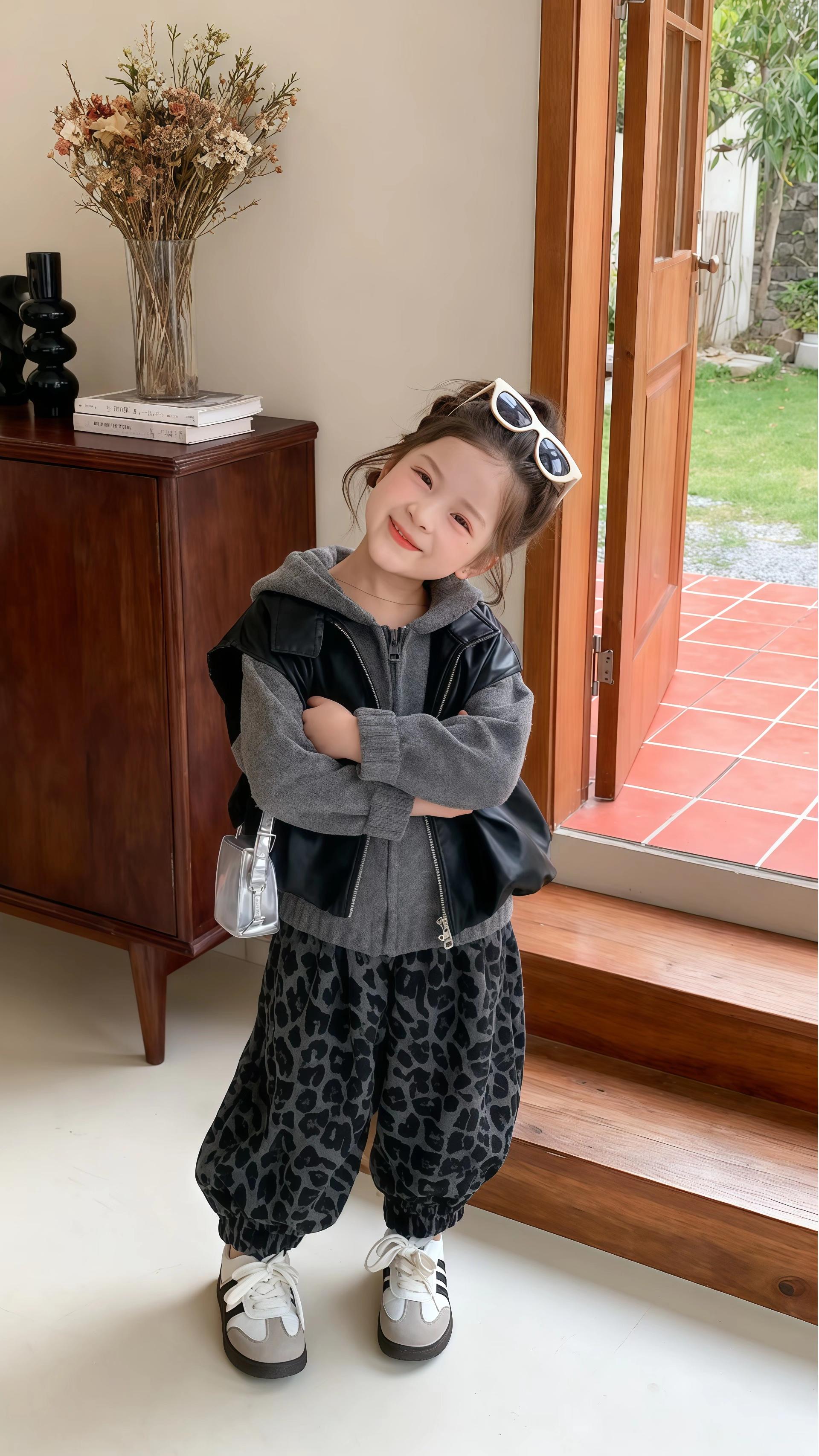 #女童秋装2025新款 #女宝三件套 #儿童毛衣马甲 #萌娃穿搭 #洋气童装