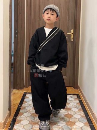 好喜欢给儿子穿这种不费劲的套装,款式简约大方,幼儿园上学真的好看又省心…#日常搭配 #男童套装 #秋季穿搭 #卫衣套装 #高品质童装