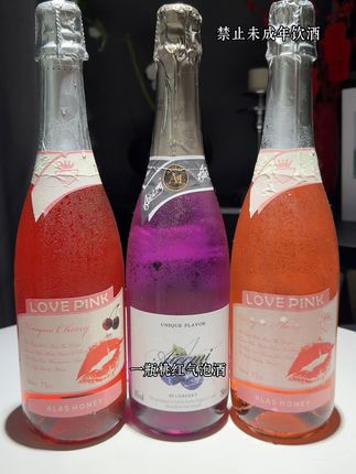 一瓶车厘子气泡酒!一瓶蓝莓气泡酒!一瓶桃红气泡酒!一开瓶浓郁的车厘子!樱桃、茉莉花的清香四溢,喝一口就像水果果肉在口腔中爆汁,口感细腻丝滑,酸甜平衡,尾调还带着淡雅的茉莉花清香!6度的酒精度!适合新手小白!#气泡酒 #莫斯卡托 #仙女都在喝什么 #微醺时刻 #微醺