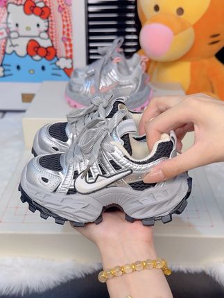 买皮面还是双网?这是个问题,但快乐不是! #软底软面穿上超舒服 #高品质鞋子 #好穿不累脚 #高品质时尚童鞋 #童鞋
