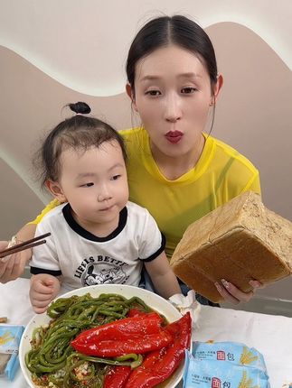 芳妹儿黑麦全麦面包 #超便宜超划算 #好吃到停不下来 #妈呀太香了 #零食推荐 #早餐吃什么