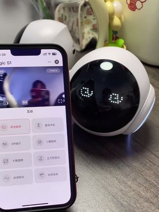 Famue移动监控机器人,宠物行为观察家+好玩伴。#Famue机器人#Famue移动监控机器人#Magic监控机器人#移动监控机器人#移动摄像头"