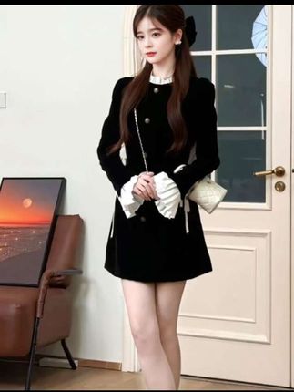 上热门 #赫本风连衣裙 #时尚穿搭 #简约大气 #洋气减龄 #谁穿谁好看 @巨量千川 @抖音热点