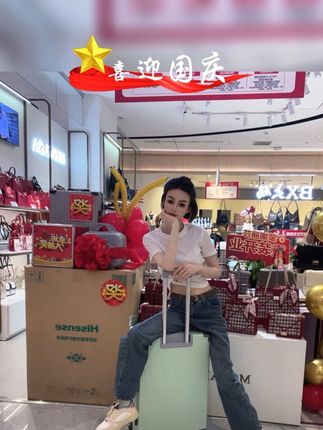 #喜迎国庆 #旅行拉杆箱 #蒙娜丽莎拉杆箱 当你爱上了品质就很难再喜欢廉价当你习惯了精致 真的很难再适应将就物因人贵,人因物雅 -愿你,品味与精致并存!#高端行李箱 #拉杆箱生产厂家
