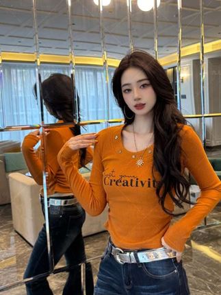 新款纯欲U领铆钉钉印花双重设计感辣妹显瘦修身打底衫女