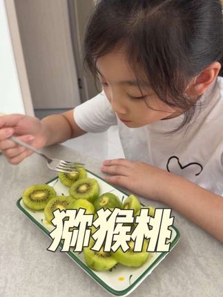 徐香猕猴桃你们一定要尝一下,一口爆汁超级好吃 #徐香猕猴桃 #奇异果 #猕猴桃 #水果 #快来一起尝个鲜