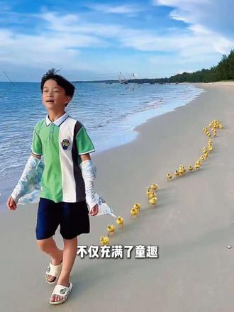 小黄鸭为什么只跟他走呢? #鸭将军 #小黄鸭 #鸭子 #少年 #抖音二创激励计划