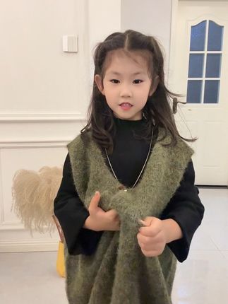 今天由小鱼主播来给详细讲解这款马甲,老母亲表示两眼震惊#穿搭