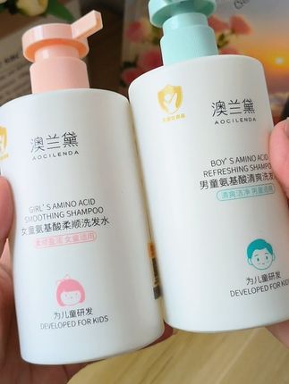 澳兰黛儿童洗发水是专为儿童设计的,有男宝和女宝两款,洗发水质地透明,泡沫绵密易冲洗,宝妈们可以买来给宝宝试试!#儿童洗发水 #儿童洗发沐浴露 #儿童洗发水怎么选 #澳兰黛儿童洗发水