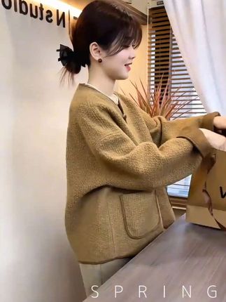 今年流行小香风毛呢外套女2025春季新款时尚气质高级感超好看上衣#早秋穿搭 #精致优雅 #高品质女装 #谁穿谁好看 #小香风外套  @DOU+小助手 @DOU+上热门