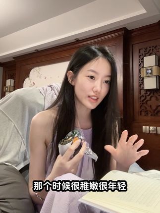 今天偶然翻到两年前的日记本哈哈哈