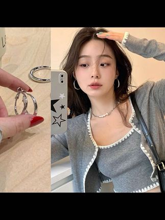 高级简约小众优雅百搭亮片耳扣 #时尚饰品 #耳环控 #女人饰品首饰搭配少不了 #珍珠耳环