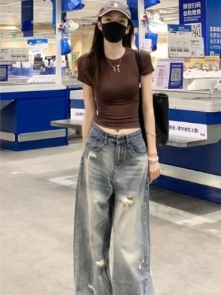 #短款短袖T恤#休闲百搭 #显高显瘦 #辣妹穿搭 #时髦穿搭 @DOU+小助手