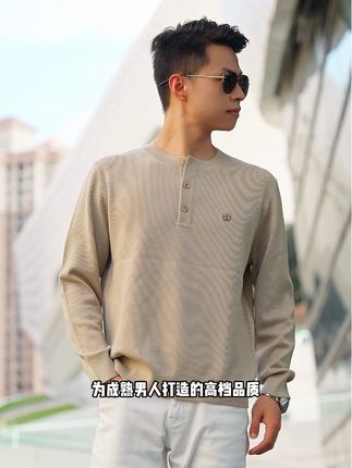有时候单单一件毛衣,不仅可以单穿也可以搭配不同风格与款式#男装搭配 #毛衣 #男人简单的快乐