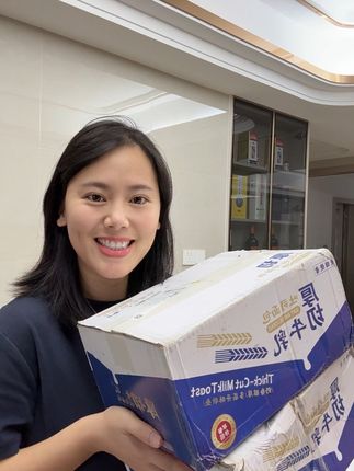 不得不说这个厚切吐司真的很绝,它非常的柔软蓬松,一口下去超级绵密,奶香味十足,平时拿来当早餐真的太合适了。