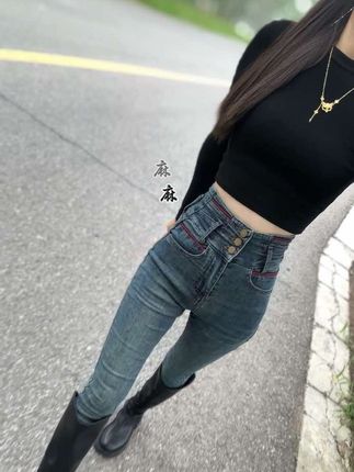 “女人就是要任性,不喜欢的东西就扔,胖了就减,喜欢就去买,没钱就努力去挣,讨厌的人拉黑,人生那么短哪有时间去伤感” #穿搭#牛仔裤 #显高显瘦显腿长 #显瘦牛仔裤