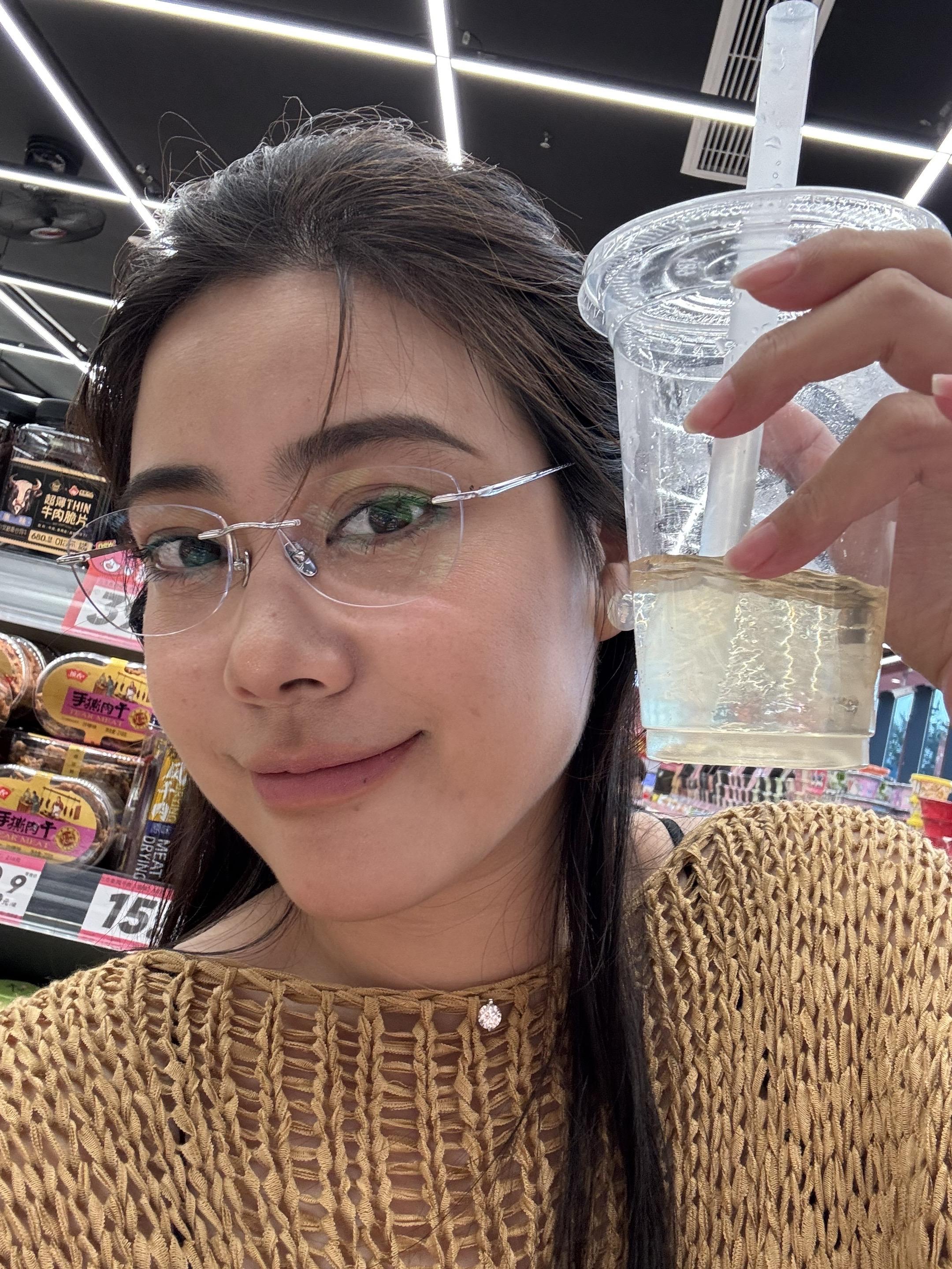 纯钛无框眼镜,超轻纯欲清冷感。这个片形太绝了,定制片形免费配镜#无框眼镜 #日常分享 #清冷气质 #眼镜框推荐 #女性力量