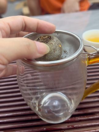 今天喝青柑普洱茶- 朋友们,我最近挖到了一款宝藏茶饮-清肝普洱,-我超爱青柑普和香气,
