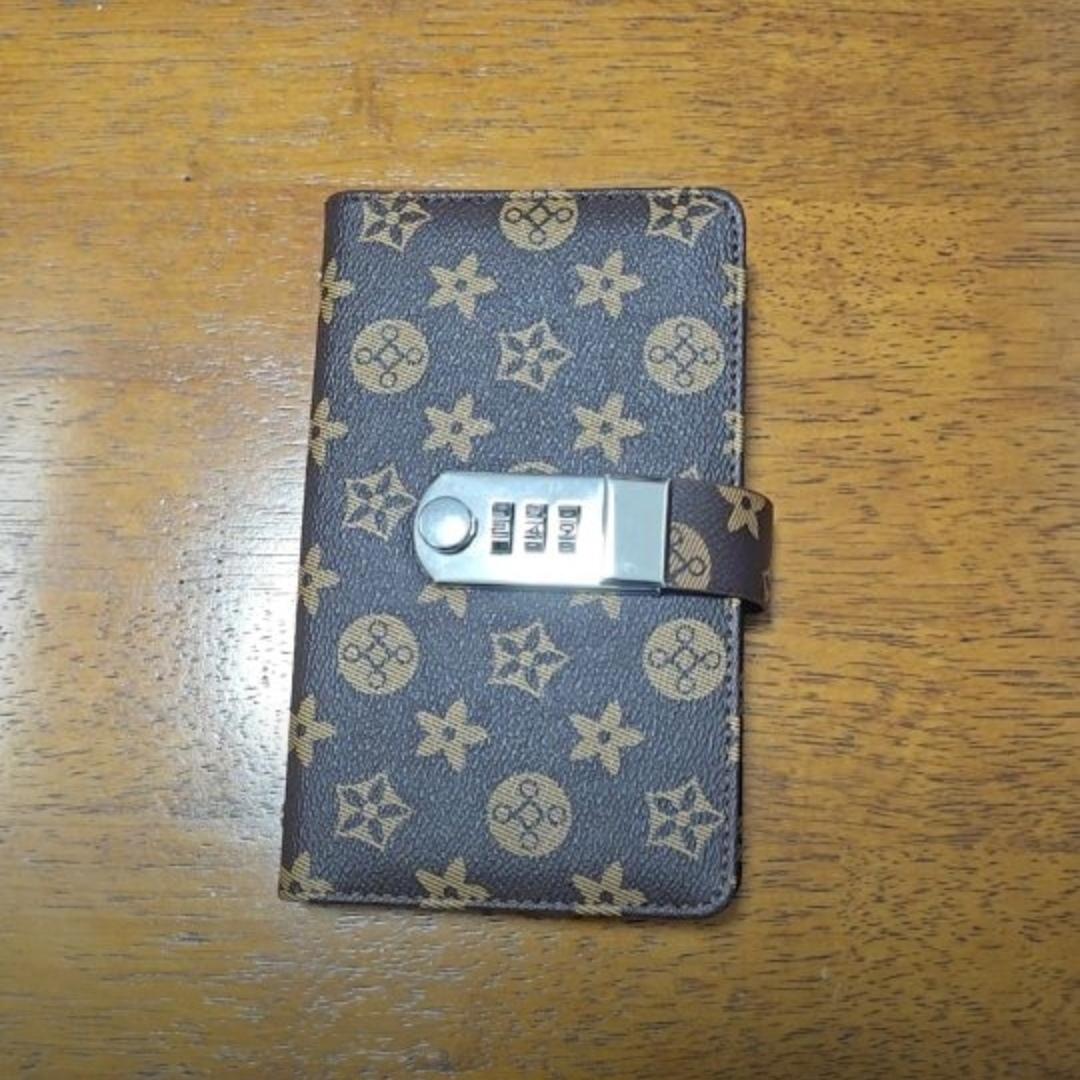 这个密码锁收藏册我太喜欢了!它是复古风格的,非常适合用来珍藏老钱币。而且它还带有密码锁设计,安全性很高#收藏册#好物推荐#好物分享#收藏夹#密码锁收藏册