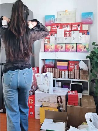 每周一至周五12点开播分享一款黑科技喷喷代替你的瓶瓶罐罐,没用过的可以放心踏地的去体验试用#泉雅之谜青春多肽原液