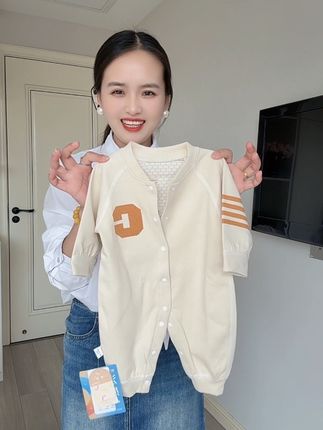 入秋后,早晚温差很大,给娃入了一款知冷知热的温感连体衣,保暖舒适面料柔软亲肤。#秋冬穿搭#婴幼儿服饰 #连体衣#保暖又好看