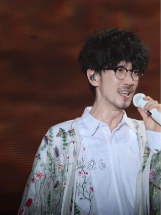 老歌好听是因为回忆加了分. #周传雄 #我的心太乱 #周传雄镇江演唱会 #周传雄念念不忘再遇见巡演