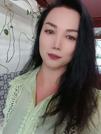 alay, alay چېچى چۈشۈۋاتقان، مايلىق چاچلارغا ئاجايىپ ماس.