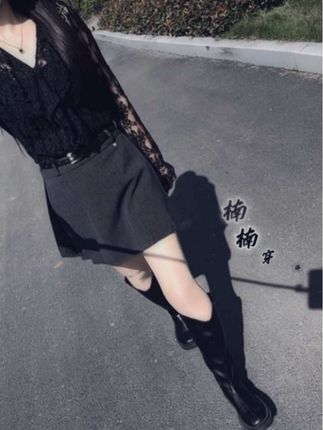 在这个薄情寡义的世界 可以什么都听 但不能什么都信 在这智商过剩 权益至上 权衡利弊的年代 真诚和善良显得格外廉价#高级穿搭 #穿搭 #时髦穿搭 #半身裙