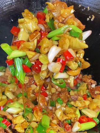 嘎嘣脆的黄瓜皮,鲜嫩脆爽,微酸微辣下饭菜,味道真的很好,大家可以尝试一下#清脆爽口#嘎嘎好吃