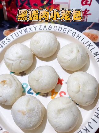 宝妈们!放暑假了,孩子在家的早餐也不能糊弄! 朵妈推荐锋味派家的黑猪肉小笼包!外皮松软,内陷鲜香!有需要的快快安排上!#太好吃了 #锋味派#锋味派你的星级私厨 #锋味派小笼包