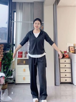 舒服还洋气的运动套装 软软糯糯的面料 弹力还大质感超好 一整套还不过百 大码还可以穿到200斤!#韩系穿搭 #梨形身材穿搭#显高显瘦穿搭