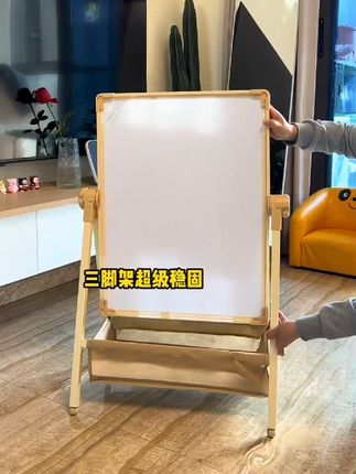 家里有孩子的一定要准备一个这样的双面磁性画板,孩子可以随时随地尽情地发挥想象力和创造力,而且完全不会弄脏家里。它不仅没有粉尘,还能自由调节高度,让宝宝想写就写,想画就画!#涂鸦#画画