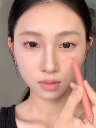 美美桑内 一个腮红画画#腮红 #腮红打法 #腮红推荐