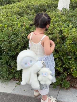 我可以在烂泥里挣扎 我可以永远扶不上墙 我可以在苦难里摸爬滚打一辈子 但我要拼尽全力 尽我所能的把你举过头顶 这一生 无论我过得好与不好那都是我自己应得的 可你不一样 你过得不好皆是因我而起 所以我拼了命的也要你过得好 才能对得起这妈妈的身份 #宝妈情感共鸣#全职妈妈#婚姻 #只有宝妈才懂吧