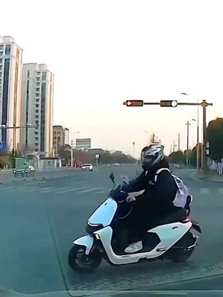 老司机顶级预判,真的很牛#瓜子二手车#行车安全#交通安全#行车记录仪#道路千万条安全第一条