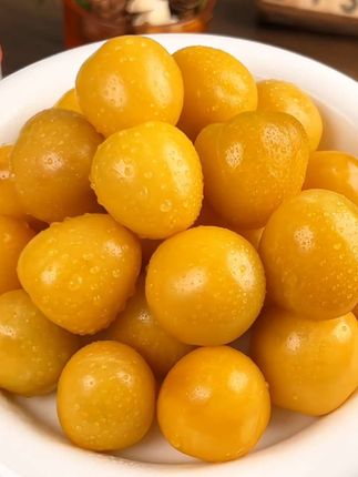 灯笼果,一口一个,满口爆汁,很独特的味道,纯甜不酸,淡淡奶香味!没吃过的可以尝尝!#超便宜超划算 #菇娘果 #灯笼果#快来一起尝个鲜 #抖音助农