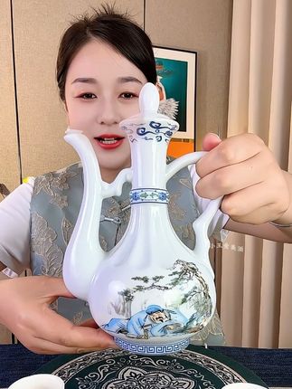 山西特产太白醉酒来大福利啦!现在一壶四杯才只要29块9,而且酒壶和酒杯都是景德镇高端定制的陶瓷,这酒入口柔,不苦不涩,送礼自饮都非常合适#白酒#酒水#纯粮食酒#景德镇陶瓷#性价比好酒