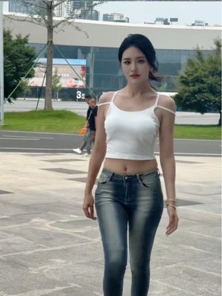 #气质女神 #车模小姐姐 #欣欣呀