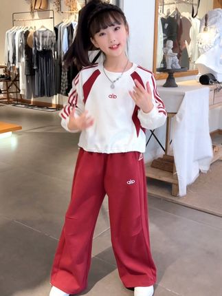 三分长相,七分打扮,女孩子从小就要多给她尝试不同风格,提高穿衣品味,她会更自信#秋季穿搭#女童套装