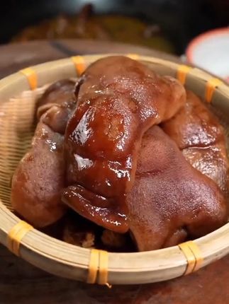 #创作灵感 这个烟熏猪拱嘴软糯Q弹,很有嚼劲,喜欢吃的快来整点哦#腊货#猪拱嘴#猪头肉#舌尖上的美食