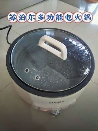 #苏泊尔电火锅 !实用又好操作 还没选电火锅的看过来!苏泊尔这款旋钮操作超简单,不用研究复杂按键,火力大小一扭就调。大功率煮东西特别快,想吃火锅不用提前准备很久。而且是分体式的,用完清洗超方便,再也不用费劲擦底座,日常用真的太省心! #电火锅 #电煮锅 #厨房小家电 #厨房电器