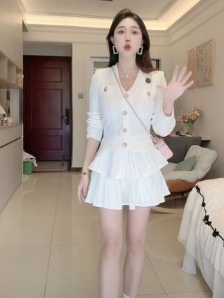 小个子显高套装女秋装小香风洋气V领针织衫百搭蛋糕短裙裤两件套#套装#两件套#气质穿搭#显瘦穿搭 #秋季新款