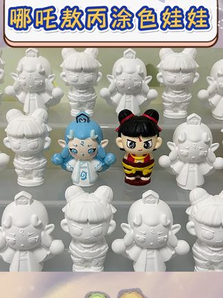 这款哪吒敖丙涂色石膏娃娃太适合带娃玩啦~白胚可自由发挥创意涂鸦,选喜欢的颜色给角色上色,过程超治愈还能锻炼娃的色彩感知和动手能力~涂完秒变专属公仔摆件,亲子互动或娃自己玩都超有意思,是释放想象力的手工小宝藏呀~, #儿童手工 #创意涂鸦 #亲子互动玩具 #石膏娃娃涂色