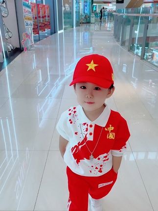 国庆节快到了,提前给宝贝准备了这套中国红三件套,又国潮又喜庆,面料柔软舒适,男女宝都可穿 #儿童运动套装 #萌宝穿搭 #春秋穿搭 #谁穿谁好看系列