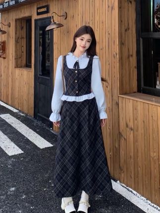 姐妹们这套韩系简约通勤套装,上身洋气又减龄,超适合日常通勤约会穿!经典格纹设计,简约不过时#温柔穿搭 #高级感穿搭 #两件套#韩系两件套#简约两件套