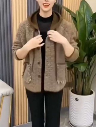 田姐好物推荐在橱窗,大码连帽加厚高级感休闲女外套。