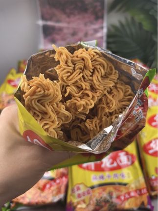 小时候的梦想是每天都有华龙面吃,现在好了长大了梦想成真了#华龙面天天见 #童年记忆小零食 #回忆最初的我们