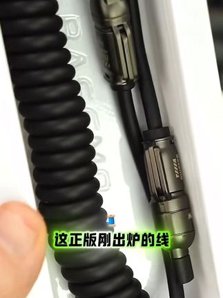 别再被充电线逼疯了!😭 倍魔火箭款直接封神! 240W狂飙快充+四合一通杀!TypeC变换插口,手机/平板/耳机/手表全拿下!,2米超长随便浪,弹簧伸缩不打结,锌合金机身抗造到能砸核桃!,这设计看一眼就种草,现在囤两根,全家设备都够用!手慢无!#数码产品 #数码科技 #无限回购的宝藏单品 #科技改变生活 #快充数据线